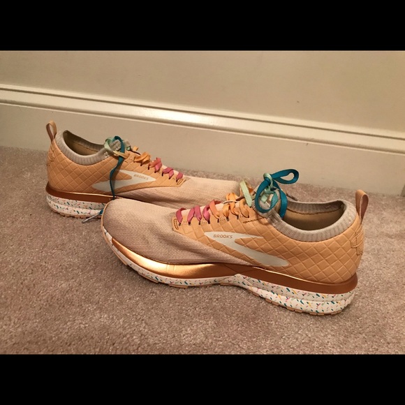 brooks women's ricochet vanilla sprinkles running shoes